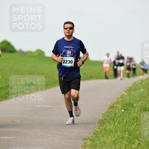 10.05.2026 - 8. Wedeler Halbmarathon Dr. Thomas Lammeyer http://msf.ph/oto/9701607 10.05.2026 11:44:11 Laufen 2230 meine-sportfotos.de