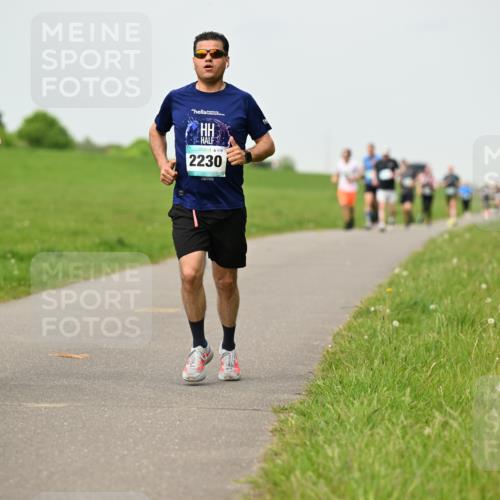 10.05.2026 - 8. Wedeler Halbmarathon Dr. Thomas Lammeyer http://msf.ph/oto/9701609 10.05.2026 11:44:12 Laufen 379, 2230 meine-sportfotos.de