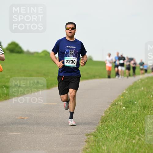10.05.2026 - 8. Wedeler Halbmarathon Dr. Thomas Lammeyer http://msf.ph/oto/9701610 10.05.2026 11:44:11 Laufen 379, 114, 2230 meine-sportfotos.de