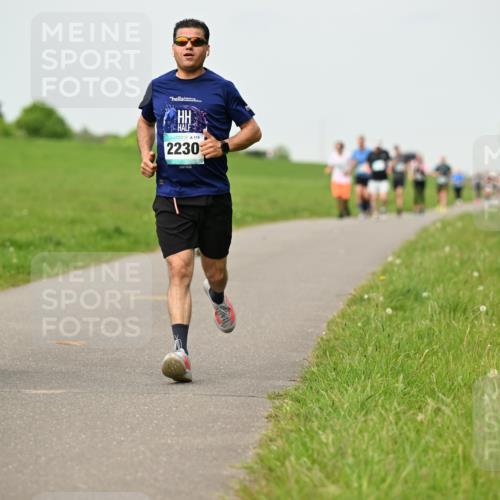 10.05.2026 - 8. Wedeler Halbmarathon Dr. Thomas Lammeyer http://msf.ph/oto/9701611 10.05.2026 11:44:12 Laufen 114, 2230 meine-sportfotos.de