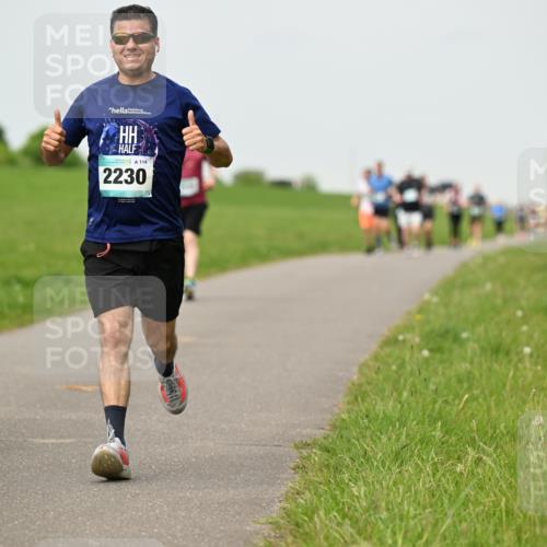10.05.2026 - 8. Wedeler Halbmarathon Dr. Thomas Lammeyer http://msf.ph/oto/9701615 10.05.2026 11:44:12 Laufen 114, 2230 meine-sportfotos.de