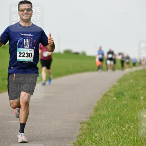 10.05.2026 - 8. Wedeler Halbmarathon Dr. Thomas Lammeyer http://msf.ph/oto/9701618 10.05.2026 11:44:13 Laufen 114, 2230 meine-sportfotos.de