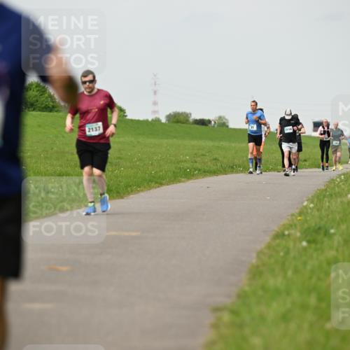 10.05.2026 - 8. Wedeler Halbmarathon Dr. Thomas Lammeyer http://msf.ph/oto/9701620 10.05.2026 11:44:14 Laufen 2137, 2114, 140 meine-sportfotos.de