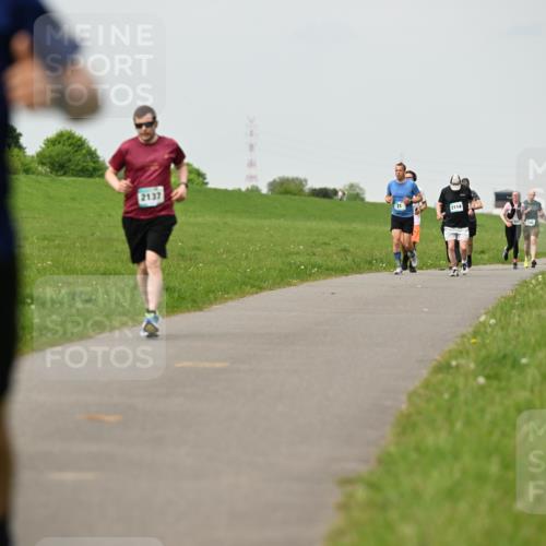 10.05.2026 - 8. Wedeler Halbmarathon Dr. Thomas Lammeyer http://msf.ph/oto/9701621 10.05.2026 11:44:14 Laufen 1230, 2137 meine-sportfotos.de