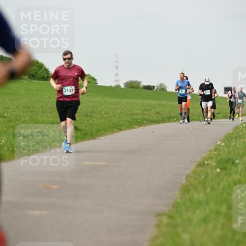 10.05.2026 - 8. Wedeler Halbmarathon Dr. Thomas Lammeyer http://msf.ph/oto/9701622 10.05.2026 11:44:14 Laufen 2137, 2114 meine-sportfotos.de
