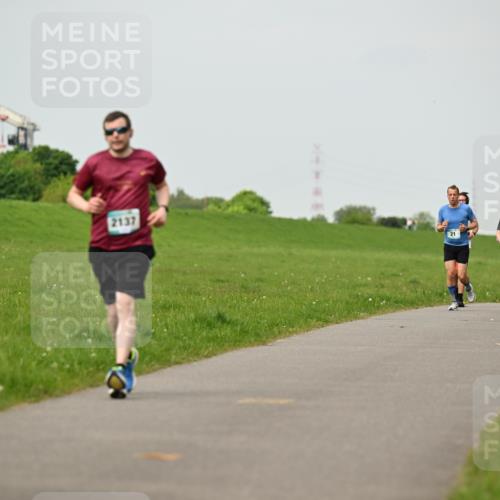 10.05.2026 - 8. Wedeler Halbmarathon Dr. Thomas Lammeyer http://msf.ph/oto/9701627 10.05.2026 11:44:15 Laufen 2137, 2114, 140 meine-sportfotos.de