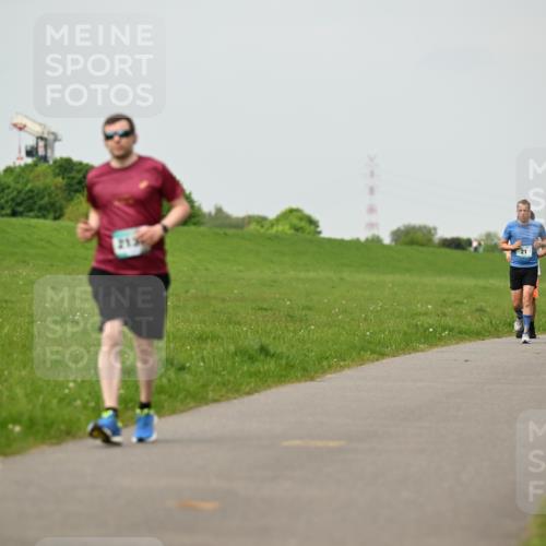 10.05.2026 - 8. Wedeler Halbmarathon Dr. Thomas Lammeyer http://msf.ph/oto/9701629 10.05.2026 11:44:15 Laufen 2114 meine-sportfotos.de