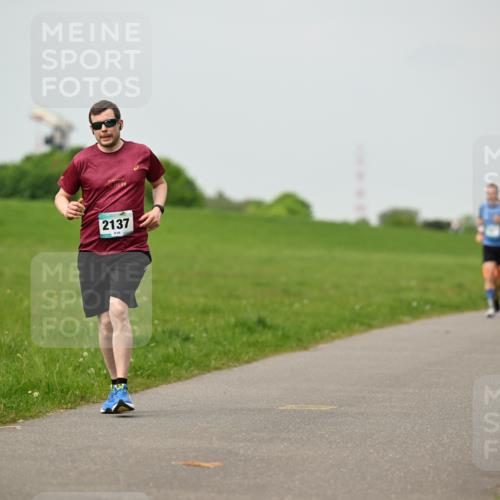 10.05.2026 - 8. Wedeler Halbmarathon Dr. Thomas Lammeyer http://msf.ph/oto/9701630 10.05.2026 11:44:16 Laufen 2137 meine-sportfotos.de