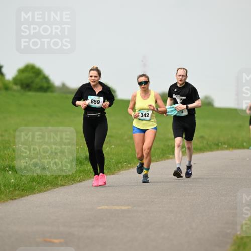 10.05.2026 - 8. Wedeler Halbmarathon Dr. Thomas Lammeyer http://msf.ph/oto/9701796 10.05.2026 11:44:54 Laufen 859, 342 meine-sportfotos.de