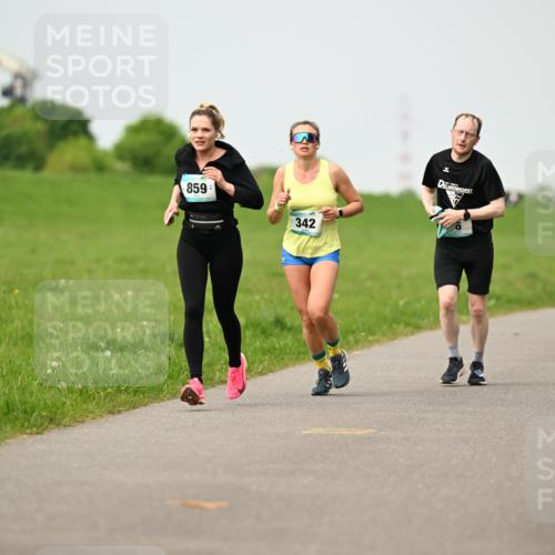 10.05.2026 - 8. Wedeler Halbmarathon Dr. Thomas Lammeyer http://msf.ph/oto/9701805 10.05.2026 11:44:55 Laufen 859, 342 meine-sportfotos.de