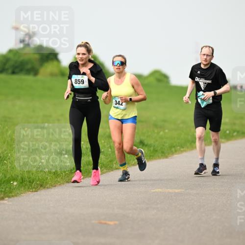 10.05.2026 - 8. Wedeler Halbmarathon Dr. Thomas Lammeyer http://msf.ph/oto/9701807 10.05.2026 11:44:56 Laufen 859, 342 meine-sportfotos.de