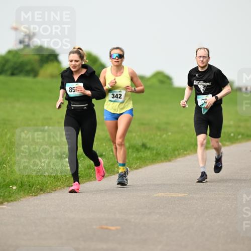 10.05.2026 - 8. Wedeler Halbmarathon Dr. Thomas Lammeyer http://msf.ph/oto/9701811 10.05.2026 11:44:56 Laufen 342 meine-sportfotos.de