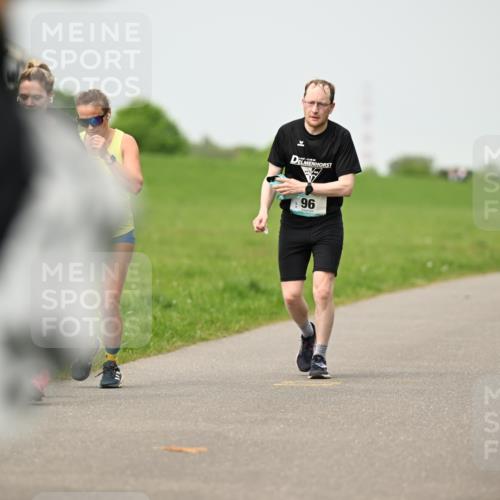 10.05.2026 - 8. Wedeler Halbmarathon Dr. Thomas Lammeyer http://msf.ph/oto/9701814 10.05.2026 11:44:57 Laufen  meine-sportfotos.de
