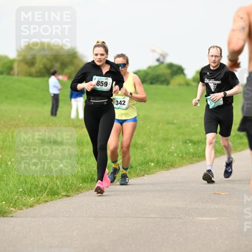 10.05.2026 - 8. Wedeler Halbmarathon Dr. Thomas Lammeyer http://msf.ph/oto/9701816 10.05.2026 11:44:58 Laufen 859, 342 meine-sportfotos.de