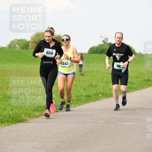 10.05.2026 - 8. Wedeler Halbmarathon Dr. Thomas Lammeyer http://msf.ph/oto/9701820 10.05.2026 11:44:59 Laufen 859, 342 meine-sportfotos.de