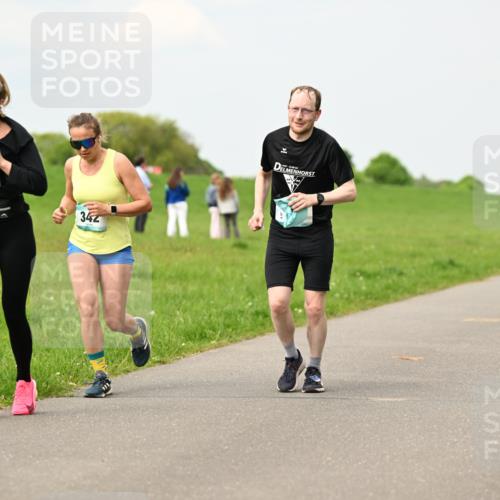 10.05.2026 - 8. Wedeler Halbmarathon Dr. Thomas Lammeyer http://msf.ph/oto/9701824 10.05.2026 11:45:00 Laufen 859, 342 meine-sportfotos.de