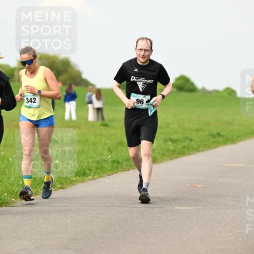 10.05.2026 - 8. Wedeler Halbmarathon Dr. Thomas Lammeyer http://msf.ph/oto/9701825 10.05.2026 11:45:00 Laufen 859, 342 meine-sportfotos.de