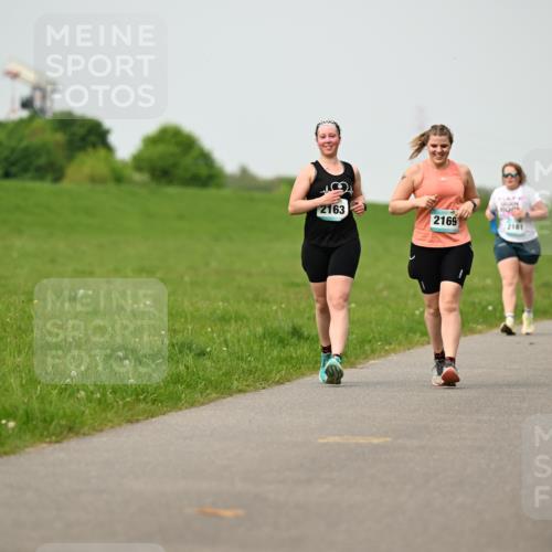 10.05.2026 - 8. Wedeler Halbmarathon Dr. Thomas Lammeyer http://msf.ph/oto/9701834 10.05.2026 11:45:08 Laufen 2163, 2169, 2161 meine-sportfotos.de