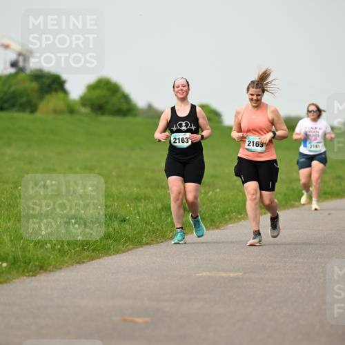 10.05.2026 - 8. Wedeler Halbmarathon Dr. Thomas Lammeyer http://msf.ph/oto/9701839 10.05.2026 11:45:09 Laufen 2163, 2169, 2161 meine-sportfotos.de