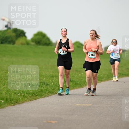 10.05.2026 - 8. Wedeler Halbmarathon Dr. Thomas Lammeyer http://msf.ph/oto/9701841 10.05.2026 11:45:09 Laufen 2163, 2169, 216 meine-sportfotos.de