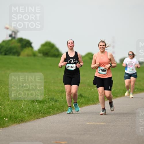 10.05.2026 - 8. Wedeler Halbmarathon Dr. Thomas Lammeyer http://msf.ph/oto/9701845 10.05.2026 11:45:10 Laufen 2163, 2141, 2169 meine-sportfotos.de