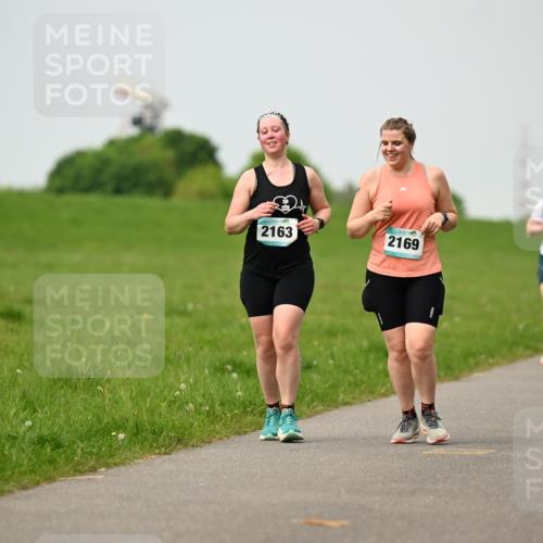 10.05.2026 - 8. Wedeler Halbmarathon Dr. Thomas Lammeyer http://msf.ph/oto/9701857 10.05.2026 11:45:11 Laufen 2163, 2169 meine-sportfotos.de