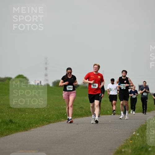 10.05.2026 - 8. Wedeler Halbmarathon Dr. Thomas Lammeyer http://msf.ph/oto/9702168 10.05.2026 11:46:20 Laufen 1053, 946, 247, 2136 meine-sportfotos.de