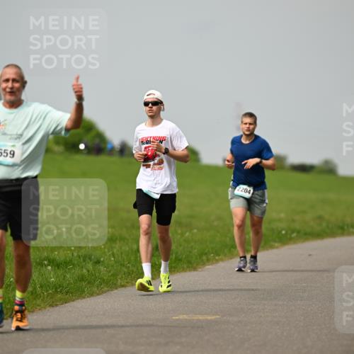 10.05.2026 - 8. Wedeler Halbmarathon Dr. Thomas Lammeyer http://msf.ph/oto/9702838 10.05.2026 11:48:50 Laufen 659, 2204 meine-sportfotos.de