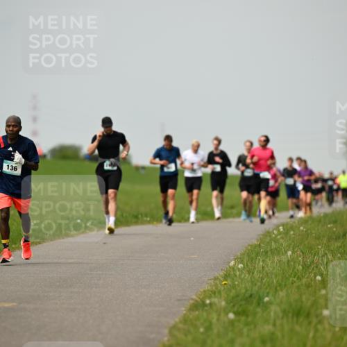 10.05.2026 - 8. Wedeler Halbmarathon Dr. Thomas Lammeyer http://msf.ph/oto/9702895 10.05.2026 11:49:19 Laufen 136 meine-sportfotos.de