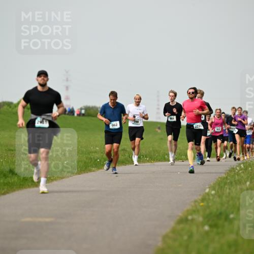 10.05.2026 - 8. Wedeler Halbmarathon Dr. Thomas Lammeyer http://msf.ph/oto/9702922 10.05.2026 11:49:24 Laufen 299, 962, 901, 2231, 452, 2027 meine-sportfotos.de