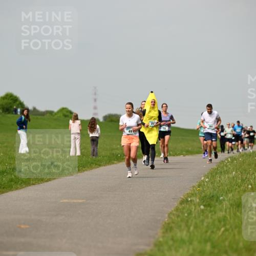 10.05.2026 - 8. Wedeler Halbmarathon Dr. Thomas Lammeyer http://msf.ph/oto/9703542 10.05.2026 11:50:25 Laufen 491, 257, 281 meine-sportfotos.de