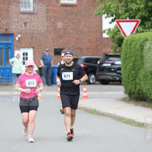 10.05.2026 - 8. Wedeler Halbmarathon Andreas Tolksdorf http://msf.ph/oto/9703612 10.05.2026 10:31:32 Laufen 672, 671 meine-sportfotos.de
