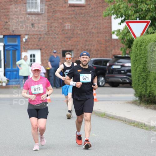 10.05.2026 - 8. Wedeler Halbmarathon Andreas Tolksdorf http://msf.ph/oto/9703624 10.05.2026 10:31:32 Laufen 672, 1, 671 meine-sportfotos.de