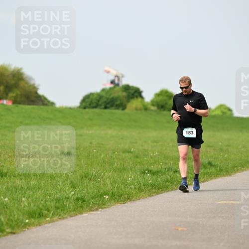 10.05.2026 - 8. Wedeler Halbmarathon Dr. Thomas Lammeyer http://msf.ph/oto/9706079 10.05.2026 11:57:22 Laufen 183 meine-sportfotos.de
