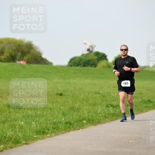 10.05.2026 - 8. Wedeler Halbmarathon Dr. Thomas Lammeyer http://msf.ph/oto/9706083 10.05.2026 11:57:23 Laufen 183 meine-sportfotos.de