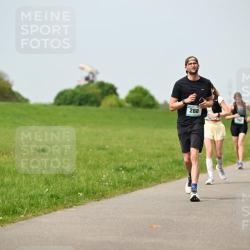 10.05.2026 - 8. Wedeler Halbmarathon Dr. Thomas Lammeyer http://msf.ph/oto/9706118 10.05.2026 11:57:29 Laufen 288, 762 meine-sportfotos.de