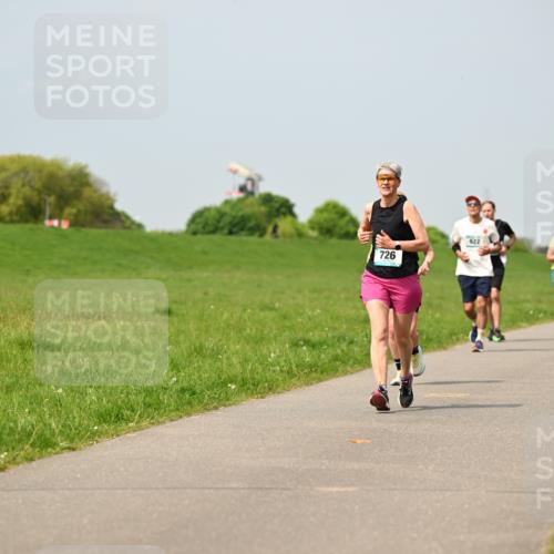 10.05.2026 - 8. Wedeler Halbmarathon Dr. Thomas Lammeyer http://msf.ph/oto/9706467 10.05.2026 11:57:55 Laufen 726, 622 meine-sportfotos.de