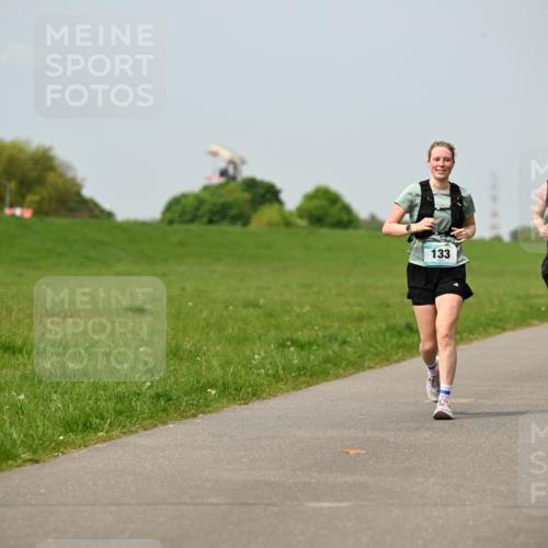 10.05.2026 - 8. Wedeler Halbmarathon Dr. Thomas Lammeyer http://msf.ph/oto/9707165 10.05.2026 11:58:58 Laufen 133, 134 meine-sportfotos.de