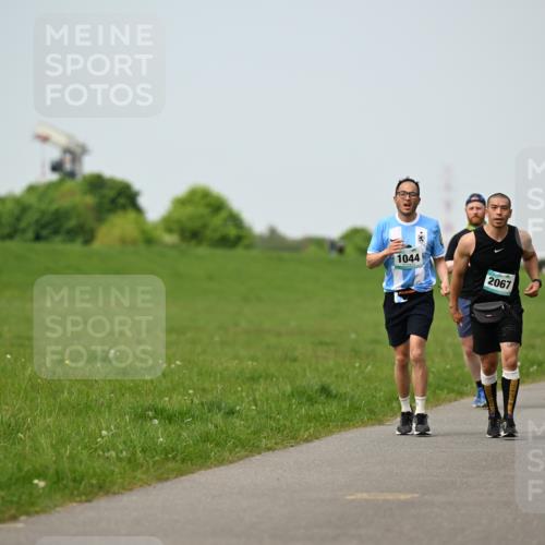 10.05.2026 - 8. Wedeler Halbmarathon Dr. Thomas Lammeyer http://msf.ph/oto/9708918 10.05.2026 12:02:20 Laufen 1044, 2067 meine-sportfotos.de