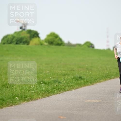 10.05.2026 - 8. Wedeler Halbmarathon Dr. Thomas Lammeyer http://msf.ph/oto/9709084 10.05.2026 12:02:38 Laufen 703 meine-sportfotos.de