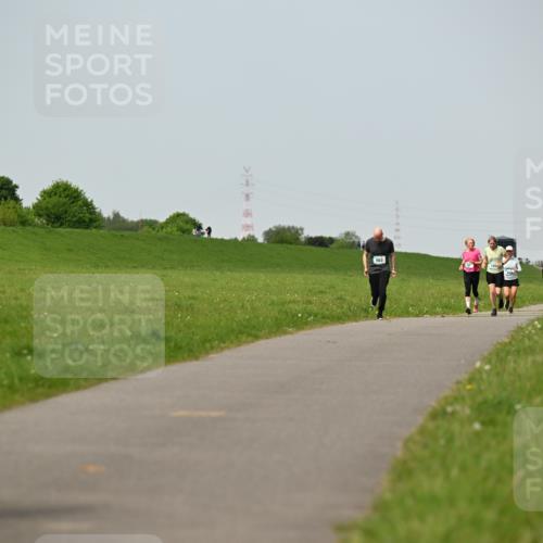 10.05.2026 - 8. Wedeler Halbmarathon Dr. Thomas Lammeyer http://msf.ph/oto/9710875 10.05.2026 12:05:21 Laufen 563 meine-sportfotos.de