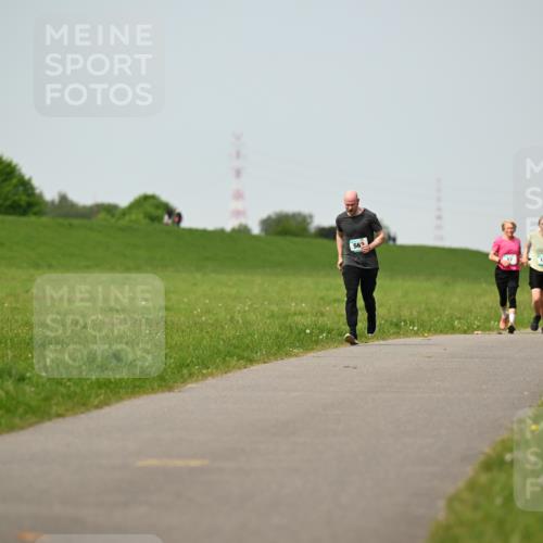 10.05.2026 - 8. Wedeler Halbmarathon Dr. Thomas Lammeyer http://msf.ph/oto/9710901 10.05.2026 12:05:23 Laufen 563, 125 meine-sportfotos.de