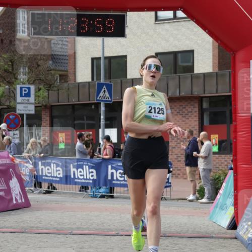 10.05.2026 - 8. Wedeler Halbmarathon Yannick Fuchs http://msf.ph/oto/9711523 10.05.2026 11:23:57 Ziel 2125, 2165 meine-sportfotos.de