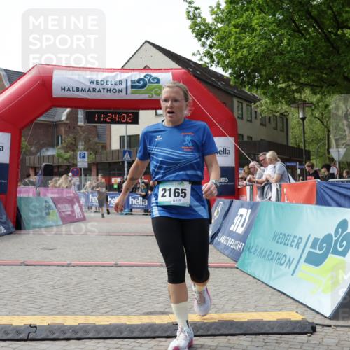 10.05.2026 - 8. Wedeler Halbmarathon Yannick Fuchs http://msf.ph/oto/9711575 10.05.2026 11:24:00 Ziel 991, 2125, 2165 meine-sportfotos.de