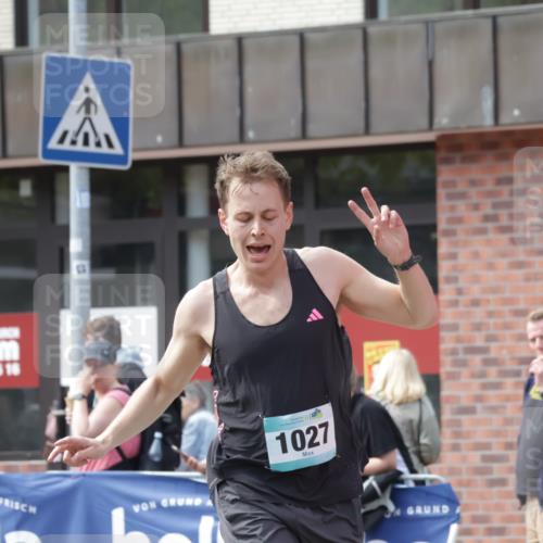 10.05.2026 - 8. Wedeler Halbmarathon Yannick Fuchs http://msf.ph/oto/9711652 10.05.2026 11:24:08 Ziel 991, 1027 meine-sportfotos.de
