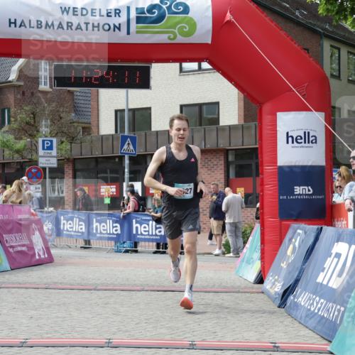 10.05.2026 - 8. Wedeler Halbmarathon Yannick Fuchs http://msf.ph/oto/9711678 10.05.2026 11:24:09 Ziel 991, 1027 meine-sportfotos.de