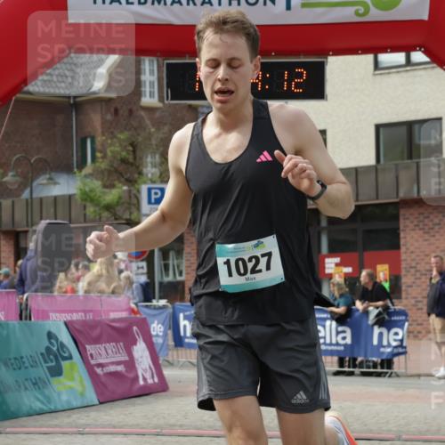 10.05.2026 - 8. Wedeler Halbmarathon Yannick Fuchs http://msf.ph/oto/9711703 10.05.2026 11:24:10 Ziel 1027 meine-sportfotos.de