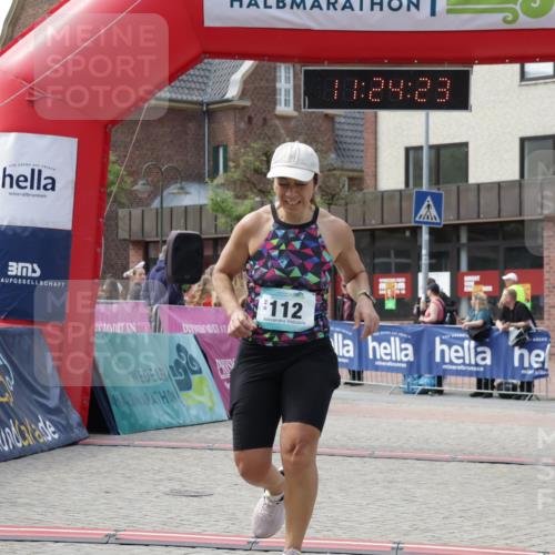 10.05.2026 - 8. Wedeler Halbmarathon Yannick Fuchs http://msf.ph/oto/9711774 10.05.2026 11:24:21 Ziel 112 meine-sportfotos.de
