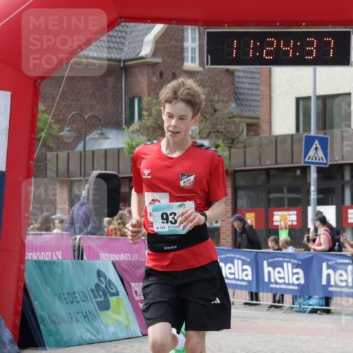10.05.2026 - 8. Wedeler Halbmarathon Yannick Fuchs http://msf.ph/oto/9711831 10.05.2026 11:24:35 Ziel 937 meine-sportfotos.de