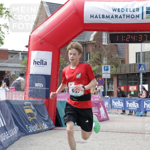 10.05.2026 - 8. Wedeler Halbmarathon Yannick Fuchs http://msf.ph/oto/9711840 10.05.2026 11:24:35 Ziel 937 meine-sportfotos.de